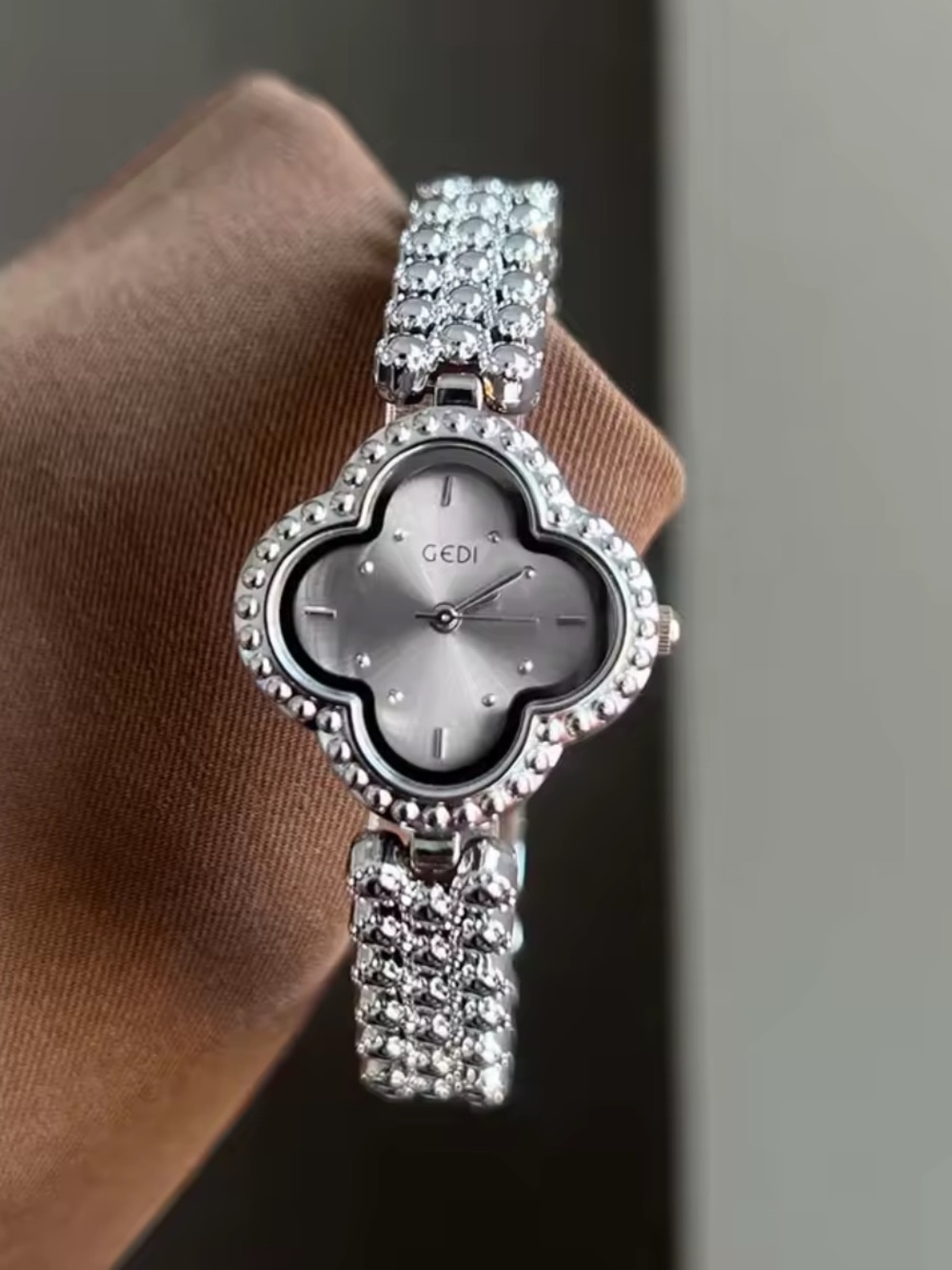 GEDI Silver Clover-Shaped Women's Bracelet Watch